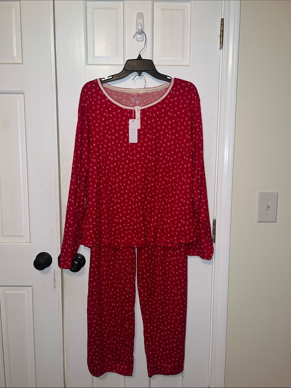 Women's Red and White Floral Long-Sleeve Printed Pajama Set